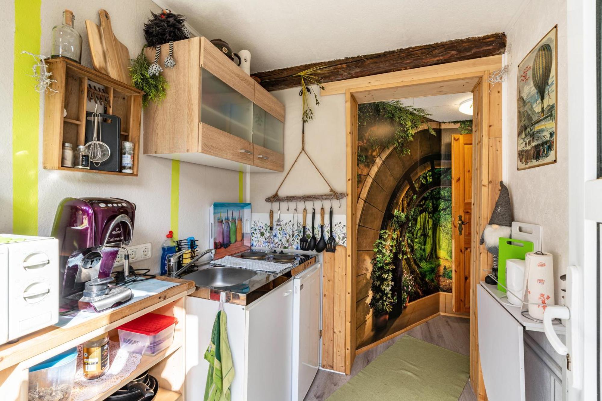 Hobbit Lounge *